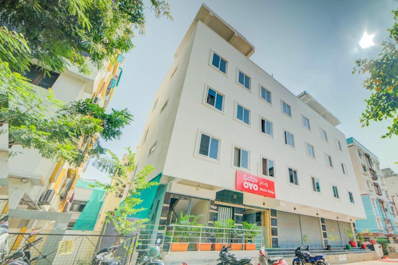 Oyo 40852白岭酒店 Sururnagar 外观 照片