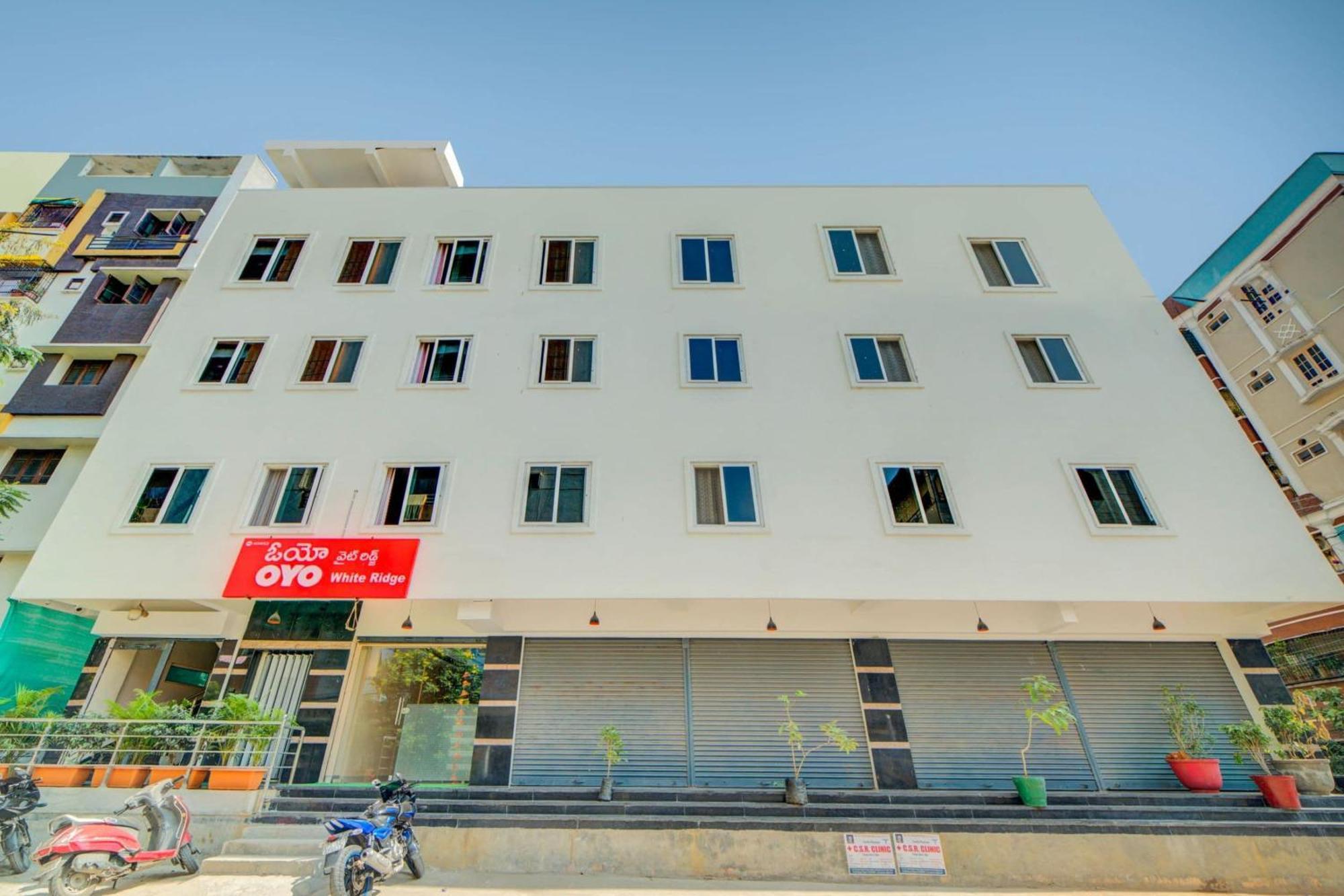 Oyo 40852白岭酒店 Sururnagar 外观 照片